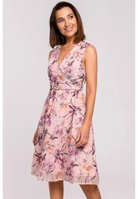 Stylove - Sukienka szyfonowa w kwiaty bez rękawów dekolt V różowa. Kolor: różowy. Materiał: szyfon. Długość rękawa: bez rękawów. Wzór: kwiaty. Sezon: lato. Typ sukienki: rozkloszowane #3