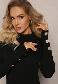 Renee - Czarna Maxi Prążkowana Sukienka o Dopasowanym Kroju z Guzikami i Wycięciem Inelia. Kolor: czarny. Materiał: prążkowany. Długość: maxi #4