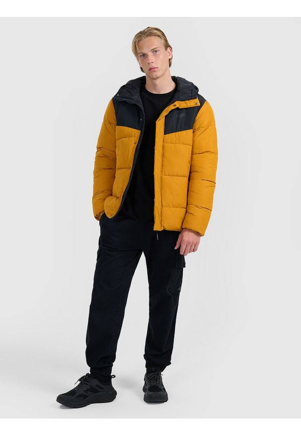 4f - 4F Kurtka puchowa z wypełnieniem syntetycznym męska - żółta M. Okazja: na co dzień. Typ kołnierza: kaptur. Kolor: żółty. Materiał: puch, syntetyk. Wzór: gładki. Sezon: zima. Styl: casual, klasyczny