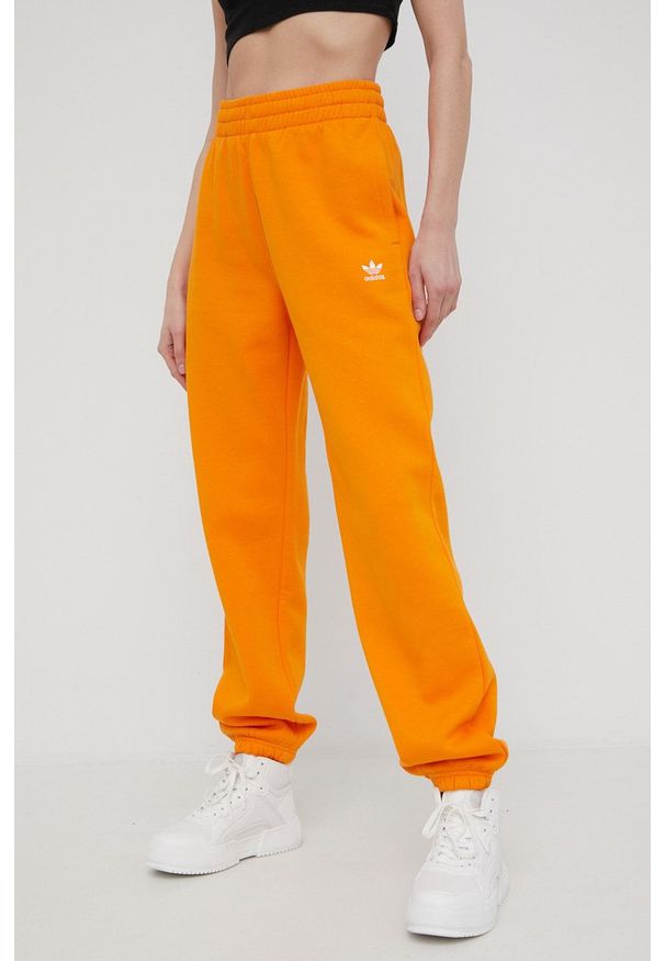 adidas Originals spodnie dresowe Adicolor HF7511 damskie kolor pomarańczowy gładkie. Stan: podwyższony. Kolor: pomarańczowy. Materiał: dresówka. Wzór: gładki