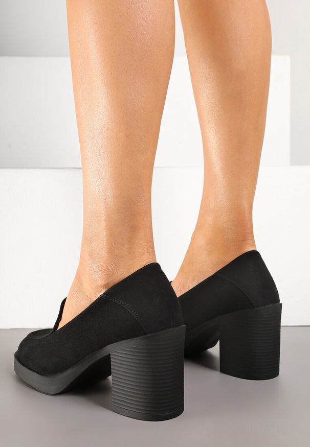 Renee - Czarne Półbuty w Stylu Loafersów na Słupku ze Skórzaną Wkładką Taltewi. Okazja: na co dzień. Kolor: czarny. Materiał: skóra. Wzór: aplikacja. Obcas: na słupku. Styl: klasyczny, elegancki, casual. Wysokość obcasa: średni