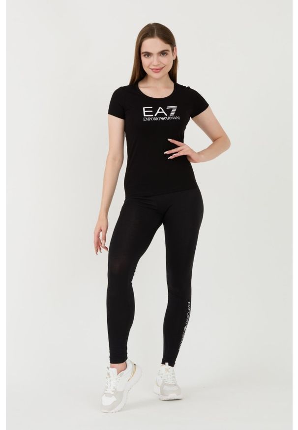 EA7 Emporio Armani - EA7 Czarny t-shirt. Kolor: czarny