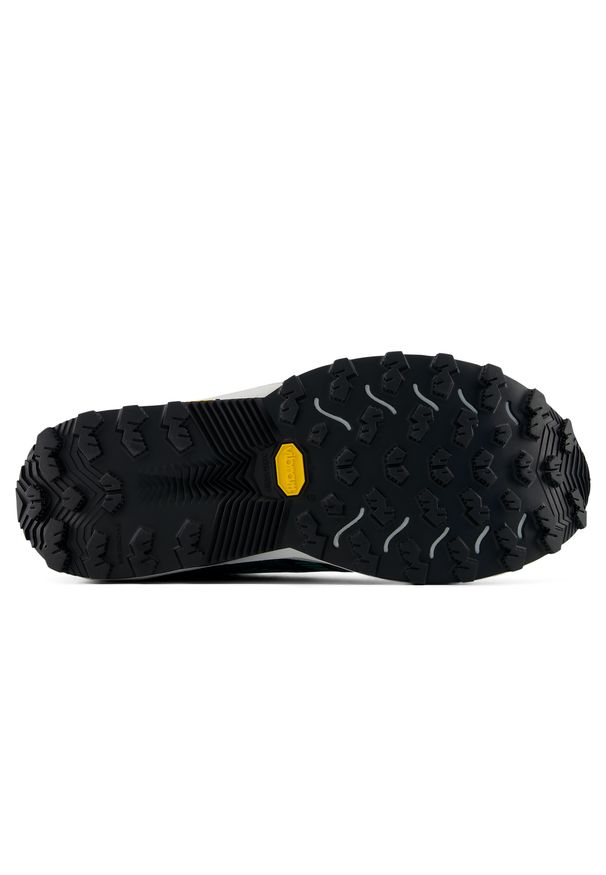 Buty męskie New Balance FuelCell Rebel Trail MRBT8OH – zielone. Kolor: zielony. Materiał: materiał, syntetyk, guma. Szerokość cholewki: normalna. Sport: fitness, bieganie