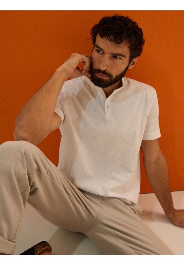 Sinsay - Bawełniana koszulka polo - biały. Typ kołnierza: polo. Kolor: biały. Materiał: bawełna