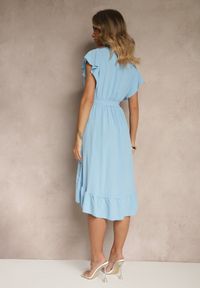 Renee - Jasnoniebieska Sukienka o Rozkloszowanym Kroju z Paskiem i Falbanką Nativese. Okazja: na co dzień, na spacer. Kolor: niebieski. Typ sukienki: proste. Styl: elegancki, casual