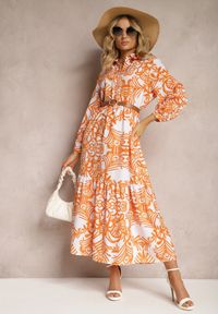 Renee - Pomarańczowa Rozkloszowana Sukienka Długa z Falbanką w Ornamentalny Print Naraoda. Kolor: pomarańczowy. Materiał: tkanina. Wzór: nadruk. Długość: maxi #3