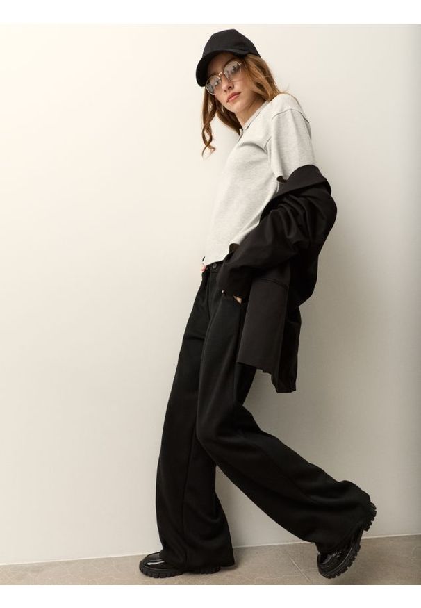 Sinsay - Eleganckie spodnie wide leg z domieszką wiskozy - czarny. Kolor: czarny. Materiał: wiskoza. Styl: elegancki