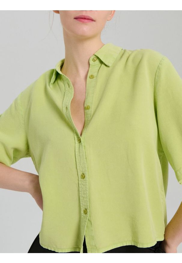 Sinsay - Koszula z krótkim rękawem z lyocellu - zielony. Kolor: zielony. Długość rękawa: krótki rękaw. Długość: krótkie