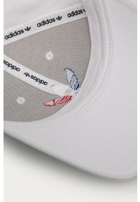 adidas Originals - Czapka. Kolor: biały. Materiał: tkanina, bawełna. Wzór: aplikacja #2