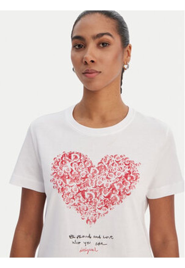 Desigual T-Shirt 26SWTK06 Biały Regular Fit. Kolor: biały. Materiał: bawełna