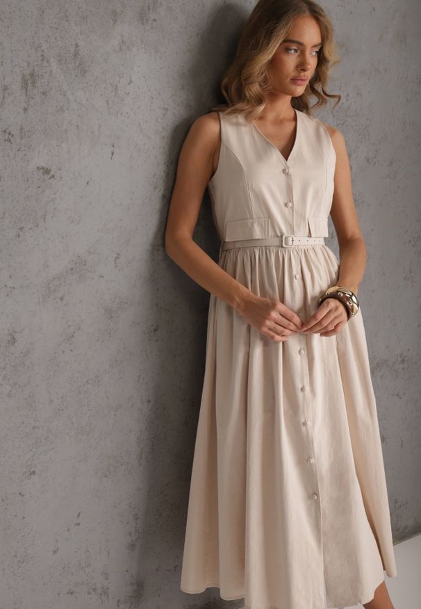 Renee - Beżowa Rozkloszowana Sukienka z Bawełną i Wiskozą Ozdobiona Paskiem Amalis. Kolor: beżowy. Materiał: wiskoza, bawełna. Wzór: aplikacja. Typ sukienki: rozkloszowane. Styl: elegancki