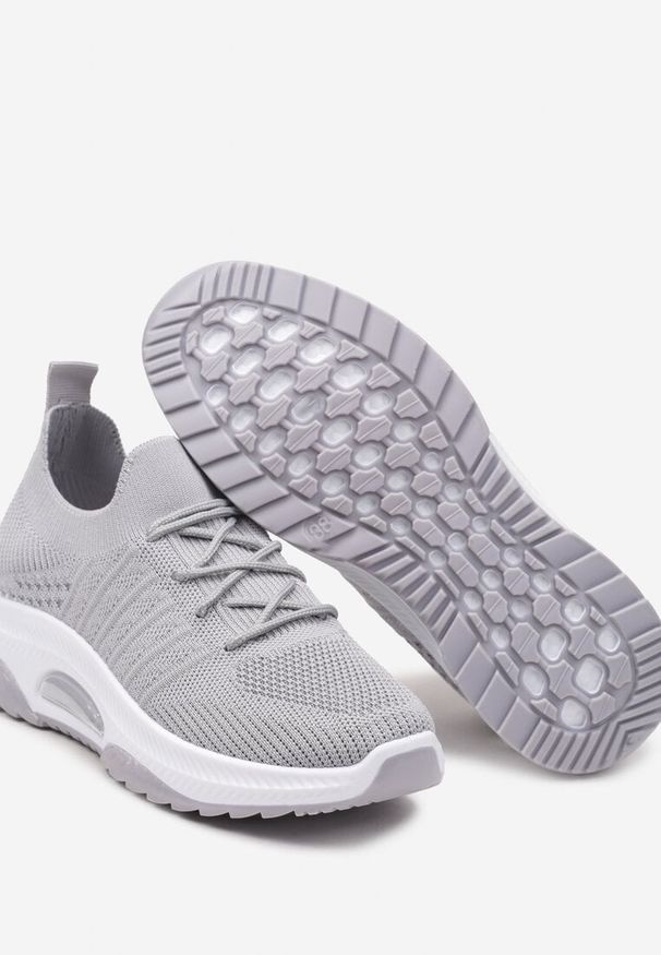 Born2be - Szare Wsuwane Buty Sportowe z Elastyczną Cholewką i Ozdobną Wstawką na Podeszwie Moonsara. Okazja: na co dzień. Zapięcie: bez zapięcia. Kolor: szary. Materiał: jeans. Szerokość cholewki: normalna. Sport: fitness