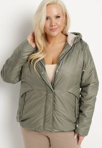 Born2be - Zielona Kurtka Pikowana z Kapturem Karbia. Okazja: na co dzień. Typ kołnierza: kaptur. Kolekcja: plus size. Kolor: zielony. Styl: casual, elegancki #2