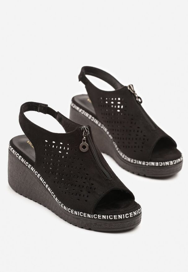 Renee - Czarne Sandały Vices na Koturnie z Ażurową Cholewką i Suwakiem Linalunea. Okazja: na spacer. Kolor: czarny. Wzór: ażurowy. Sezon: lato. Obcas: na koturnie. Styl: elegancki. Wysokość obcasa: średni