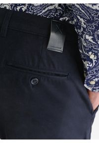 Pako Lorente - PAKO LORENTE – Granatowe spodnie męskie P22WB-WX-001-G-0. Kolor: niebieski. Materiał: bawełna, elastan. Długość: długie. Wzór: gładki #9