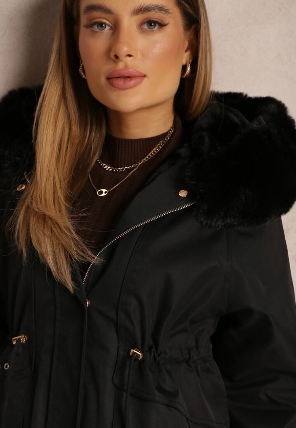 Renee - Czarna Kurtka Nylonowa Parka z Odpinanym Futerkiem Pasca. Kolor: czarny. Materiał: futro, nylon. Wzór: paski. Styl: klasyczny