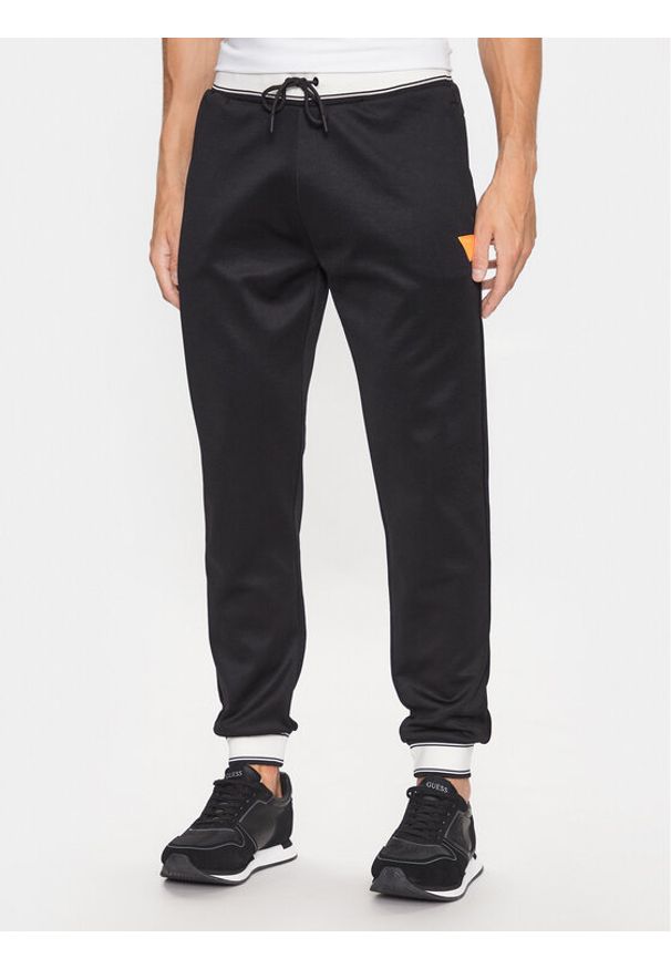 Guess Spodnie dresowe Z3YB05 FL04Q Czarny Regular Fit. Kolor: czarny. Materiał: bawełna, dresówka, syntetyk