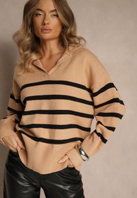 Renee - Beżowo-Czarny Sweter w Paski z Dekoltem w Serek z Kołnierzykiem Ralinavia. Okazja: na co dzień. Typ kołnierza: dekolt w serek. Kolor: beżowy. Materiał: jeans. Długość rękawa: długi rękaw. Długość: długie. Wzór: paski. Styl: casual, klasyczny