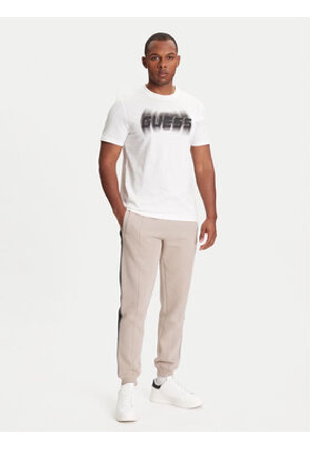 Guess T-Shirt Z5YI12 I3Z14 Biały Regular Fit. Kolor: biały. Materiał: bawełna