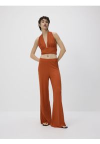 Reserved - Prążkowane spodnie flare - pomarańczowy. Kolor: pomarańczowy. Materiał: prążkowany #1