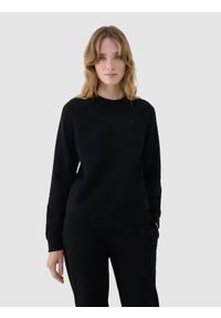 4f - 4F Bluza dresowa nierozpinana bez kaptura damska - czarna S. Okazja: na co dzień. Typ kołnierza: bez kaptura. Kolor: czarny. Materiał: dresówka. Wzór: ze splotem, gładki. Styl: sportowy, klasyczny, casual #1