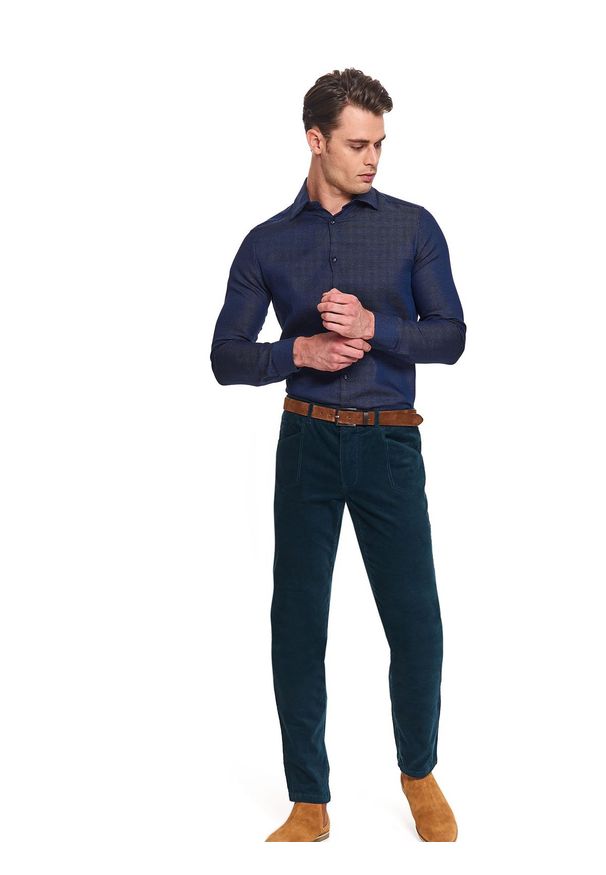 TOP SECRET - Koszula wzorzysta dopasowany krój. Kolor: niebieski. Materiał: jeans, tkanina. Długość rękawa: długi rękaw. Długość: długie. Wzór: kropki. Sezon: zima, jesień. Styl: klasyczny, elegancki