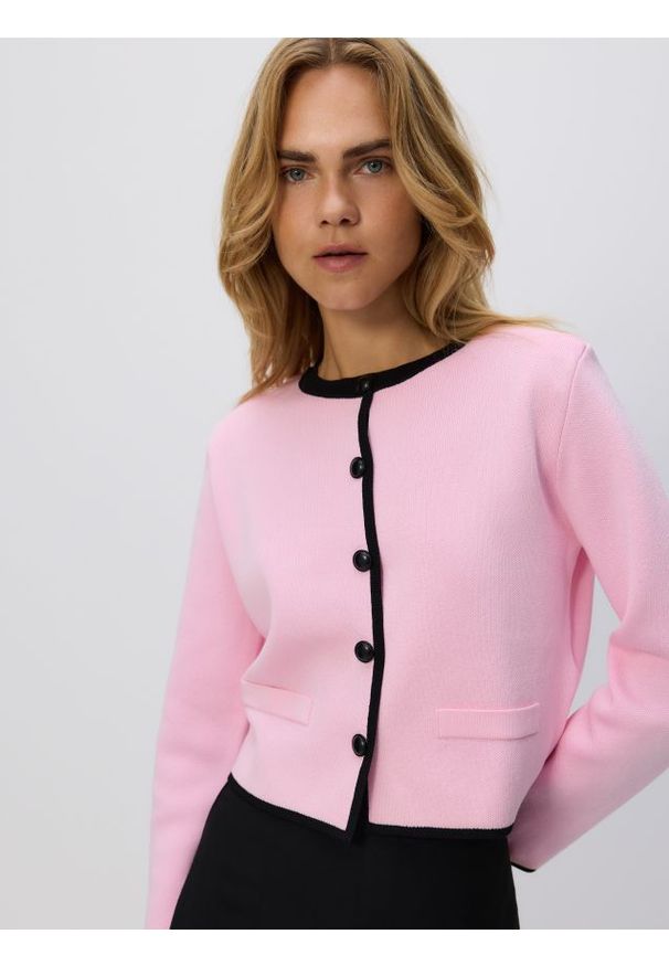 Reserved - Kardigan z kontrastową lamówką - pastelowy róż. Kolor: różowy. Materiał: dzianina, wiskoza