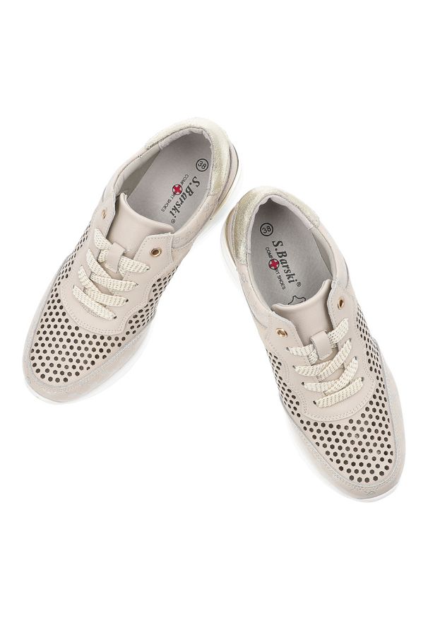 Beżowe Sneakersy S.Barski Stylowe Obuwie Damskie Na Koturnie. Okazja: na co dzień. Zapięcie: sznurówki. Kolor: beżowy. Szerokość cholewki: normalna. Obcas: na koturnie. Styl: elegancki