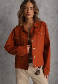Renee - Brązowa Jeansowa Kurtka z Bawełny Perilopei. Okazja: na co dzień. Kolekcja: plus size. Kolor: brązowy. Materiał: bawełna, jeans. Styl: casual #5