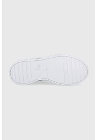 Puma buty dziecięce Carina L Jr 370677. kolor biały. Nosek buta: okrągły. Zapięcie: sznurówki. Kolor: biały. Materiał: guma. Obcas: na platformie #3