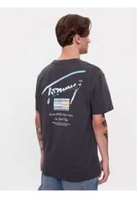 Tommy Jeans T-Shirt Metallic DM0DM18283 Szary Regular Fit. Kolor: szary. Materiał: bawełna