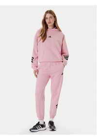 Adidas - adidas Bluza Future Icons 3-Stripes JE0183 Różowy Loose Fit. Kolor: różowy. Materiał: bawełna