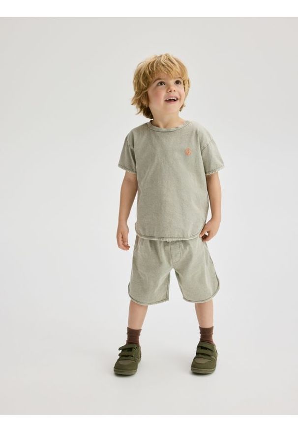 Reserved - Bawełniany komplet z szortami - jasnoszary. Kolor: szary. Materiał: bawełna