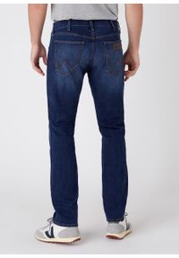 Wrangler - MĘSKIE SPODNIE JEANSOWE WRANGLER GREENSBORO DARK STORM W15QLP36N