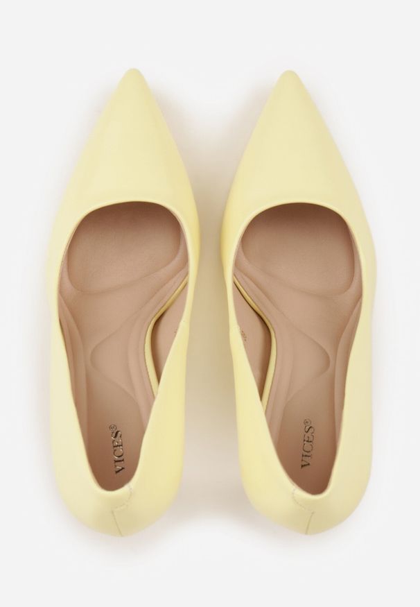 Born2be - Żółte Klasyczne Szpilki VICES o Gładkim Wykończeniu Selimya. Okazja: do pracy, na co dzień, na wesele, na ślub cywilny. Kolor: żółty. Materiał: jeans. Wzór: gładki. Obcas: na szpilce. Styl: klasyczny