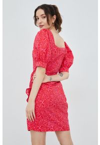 Vero Moda sukienka bawełniana kolor czerwony mini dopasowana. Typ kołnierza: dekolt w karo. Kolor: czerwony. Materiał: bawełna. Typ sukienki: dopasowane. Długość: mini #2
