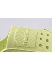 Buty Native Jefferson Bloom Jr 15100148-3304 zielone. Nosek buta: okrągły. Kolor: zielony. Materiał: guma. Wzór: ażurowy #7