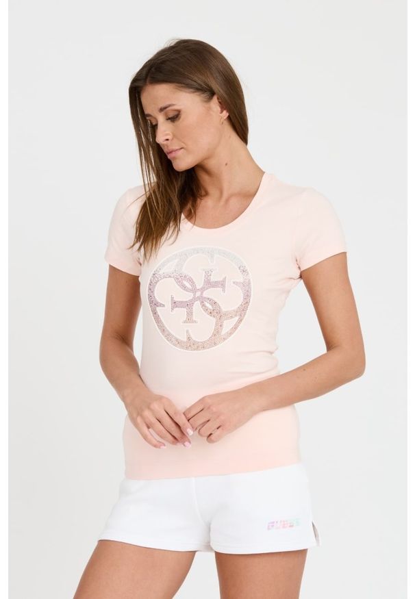 Guess - GUESS Różowy t-shirt 4G LOGO TEE. Kolor: różowy