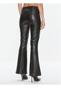 Guess Spodnie z imitacji skóry Nia W3BB18 K8S30 Czarny Regular Fit. Kolor: czarny. Materiał: skóra #8