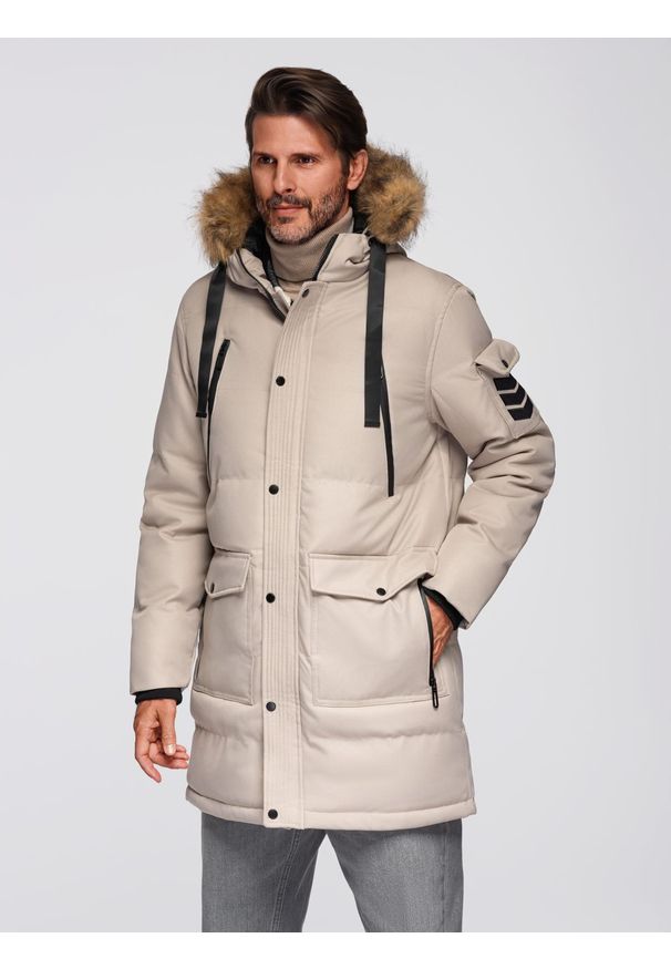 Ombre Clothing - Długa ciepła męska kurtka typu parka z kapturem – beżowa V5. Typ kołnierza: kaptur. Kolor: beżowy. Materiał: materiał, syntetyk, tkanina, futro, poliester. Długość: długie. Wzór: ze splotem, paski, aplikacja. Styl: elegancki