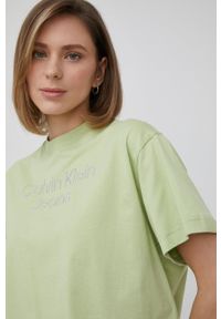 Calvin Klein Jeans t-shirt bawełniany kolor zielony. Kolor: zielony. Materiał: bawełna. Wzór: aplikacja