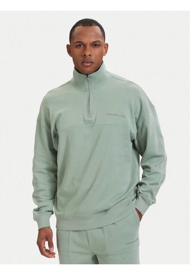 TOMMY HILFIGER - Tommy Hilfiger Bluza Essential UM0UM03909 Zielony jasny Regular Fit. Kolor: zielony. Materiał: bawełna