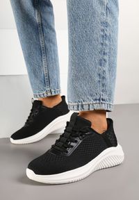 Renee - Czarno-Białe Buty Sportowe Sneakersy z Siateczki na Podeszwie z Tłoczeniami Kortebia. Okazja: na co dzień. Zapięcie: sznurówki. Kolor: czarny. Materiał: jeans