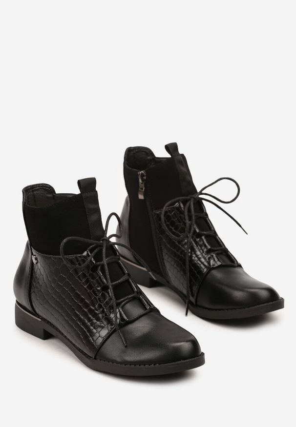Renee - Czarne Botki Vices w Stylu Trzewików z Motywem Skóry Krokodyla Alirriva. Okazja: na co dzień. Kolor: czarny. Materiał: skóra. Sezon: jesień. Styl: casual