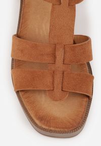 Born2be - Brązowe Sandały VICES na Platformie i Obcasie z Dwoma Paskami Noemala. Okazja: na co dzień. Zapięcie: pasek. Kolor: brązowy. Materiał: jeans. Wzór: ażurowy. Obcas: na obcasie. Styl: casual, elegancki, klasyczny. Wysokość obcasa: średni #4