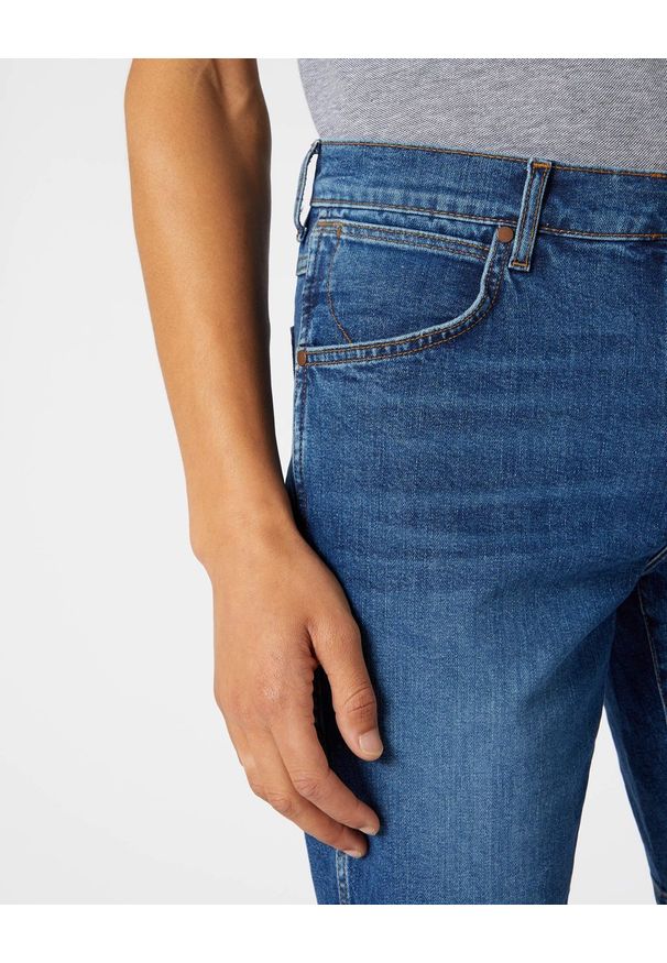 Wrangler - WRANGLER 5 POCKET SHORT MĘSKIE SZORTY SPODENKI GAME ON W14CT112E 112126628. Materiał: jeans