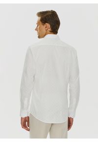 PAKO LORENTE – Biała koszula z długimi rękawami w mikrowzór P24SF-1X-023-B-S -Pako Lorente. Okazja: na co dzień. Kolor: biały. Materiał: jeans, elastan. Długość rękawa: długi rękaw. Długość: długie. Styl: casual #5