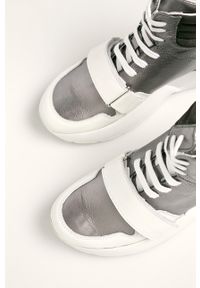 TwinSet - Twinset - Buty skórzane. Nosek buta: okrągły. Zapięcie: sznurówki. Kolor: srebrny. Materiał: skóra. Szerokość cholewki: normalna. Obcas: na obcasie. Wysokość obcasa: średni #2