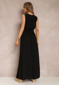 Renee - Czarna Sukienka Thesarpia. Kolor: czarny. Materiał: tkanina, wiskoza. Długość rękawa: na ramiączkach. Wzór: jednolity, gładki. Typ sukienki: kopertowe. Styl: klasyczny. Długość: maxi #2
