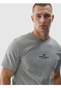 4f - 4F T-shirt regular z nadrukiem męski - szary M. Okazja: na co dzień. Kolor: szary. Materiał: bawełna, jersey, dzianina. Długość rękawa: krótki rękaw. Długość: krótkie. Wzór: nadruk. Styl: sportowy, klasyczny, casual